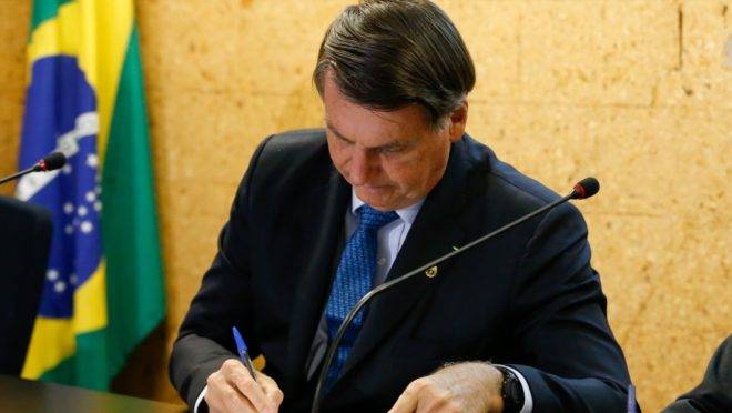 Bolsonaro sanciona com vetos novo Código de Trânsito que muda regras da CNH